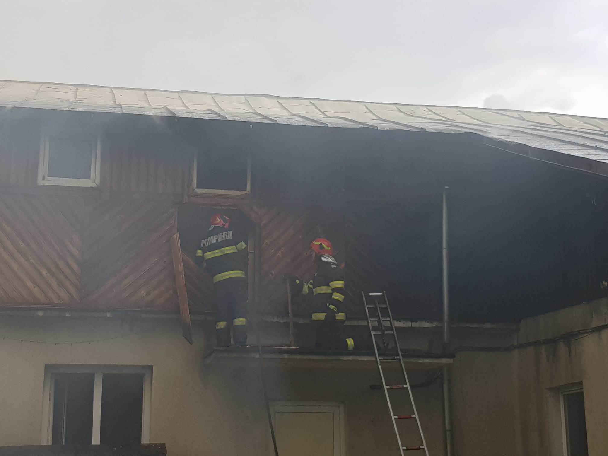 Incendiu puternic la o fabrică de lactate din Mizil Incendiu puternic la o fabrică de lactate din Mizil