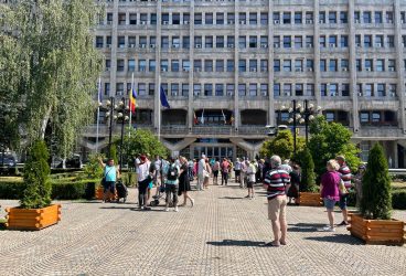 Astăzi au fost o mână de protestatari. Mâine nu se știe
