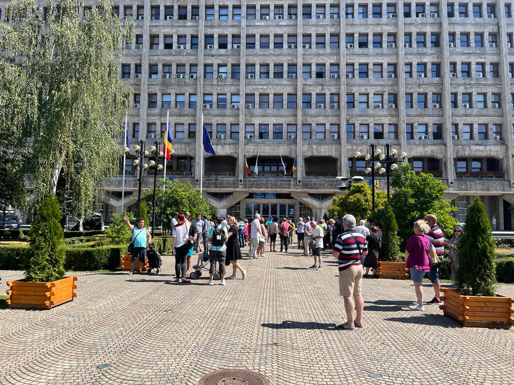 Astăzi au fost o mână de protestatari. Mâine nu se știe Astăzi au fost o mână de protestatari. Mâine nu se știe