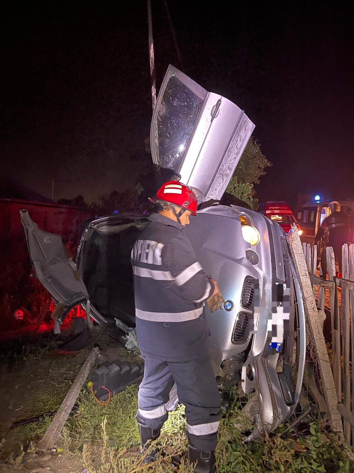 Un autoturism în care se aflau doi adolescenţi s-a răsturnat la Urlaţi Un autoturism în care se aflau doi adolescenţi s-a răsturnat la Urlaţi