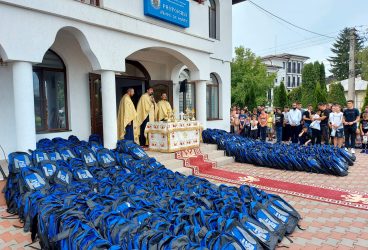 Daruri pentru noul an școlar de la Protoieria Vălenii de Munte- 750 ghiozdane complet echipate