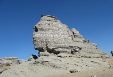 Monumentele naturale Babele și Sfinxul sunt și rămân în domeniul public al orașului Bușteni