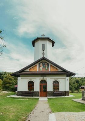 Slujbă de sfințire ținută de Preasfințitul Ieronim, la Parohia Valea Stâlpului Teișani