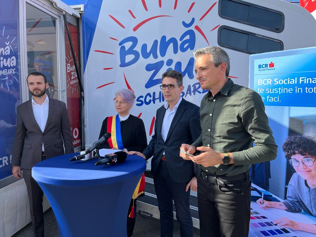 Caravana BCR și Vodafone ”Bună ziua, schimbare!”, în mijlocul oamenilor din comuna Drajna