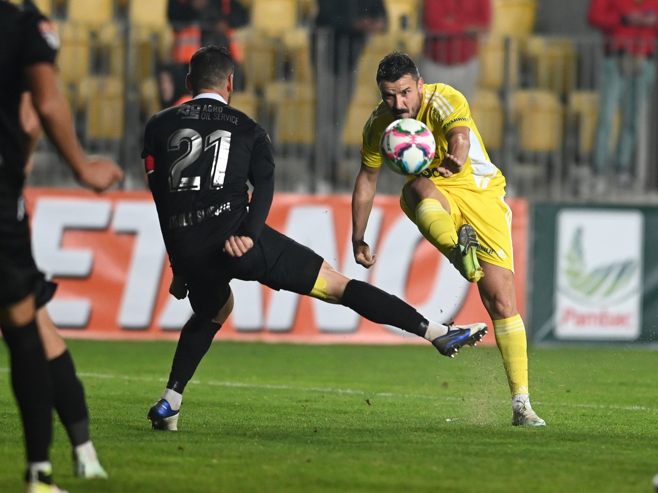 FC Petrolul, din nou remiză albă, în “deplasare”, cu divizionara secundă Unirea Slobozia. Șansele “lupilor” de a mai depăși grupele actualei ediții a Cupei României s-au redus aproape de zero. Asta chiar și cu norocul de a fi avut toate meciurile pe teren propriu!