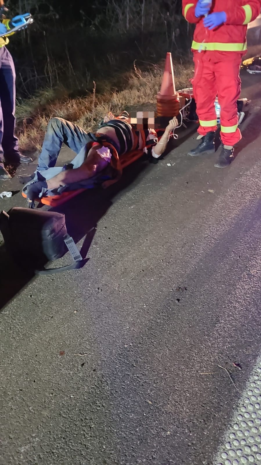 Imagini de la accidentul cu mașina prăbușită de la înălțimea de 5 metri, de pe Autostrada A3