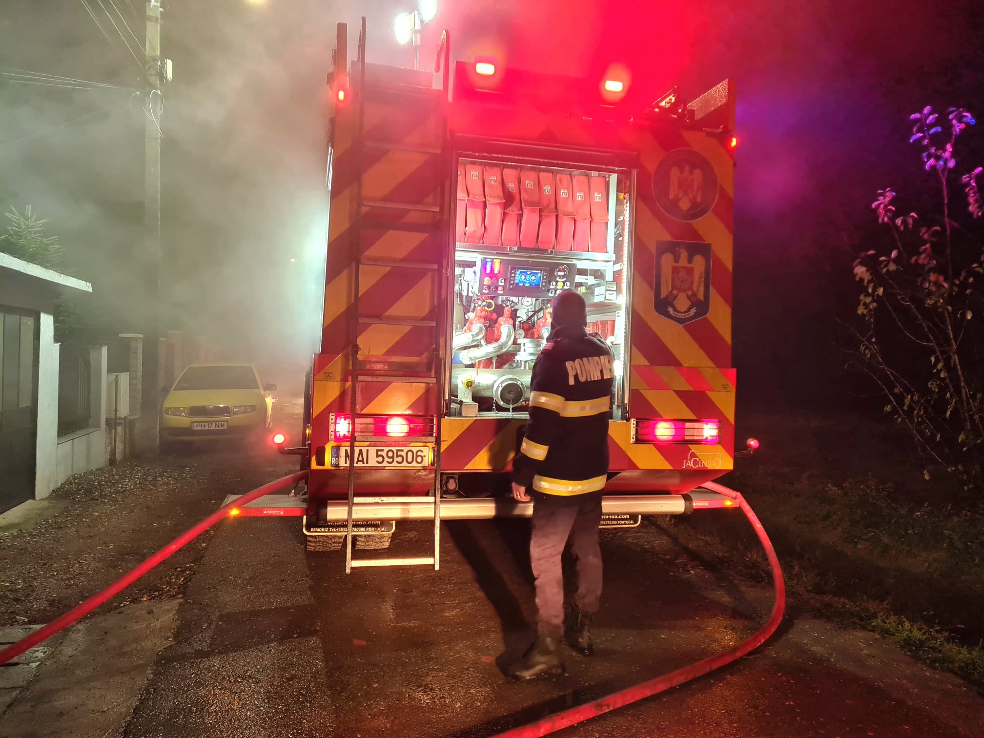 Zi de foc pentru pompierii prahoveni. Incendii la Vadu Săpat şi Ceptura de Jos Zi de foc pentru pompierii prahoveni. Incendii la Vadu Săpat şi Ceptura de Jos