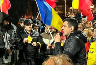 George Simion cu protestatarii AUR au ocupat benzinăria OMV din nordul Ploieștiului (imagini)