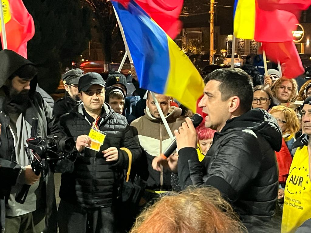 George Simion cu protestatarii AUR au ocupat benzinăria OMV din nordul Ploieștiului (imagini)