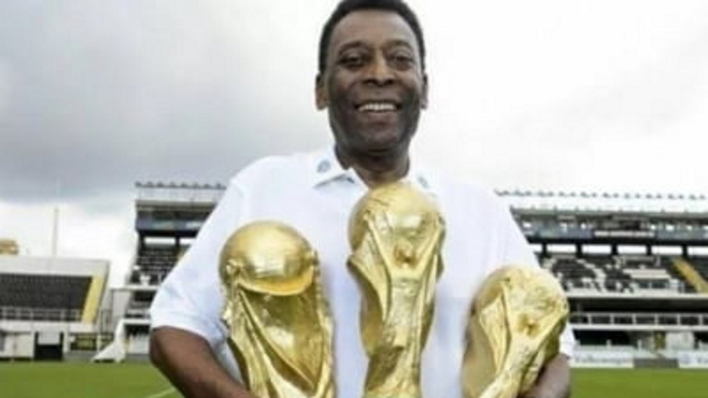 S-a dus în Rai și CEL MAI MARE FOTBALIST din toate timpurile: Edson Arantes do Nascimento, zis Pelé! Îi va întâlni acolo, Sus, pe Yohan Cruyff și Diego Maradona, să-l minuneze împreună și pe Dumnezeu!