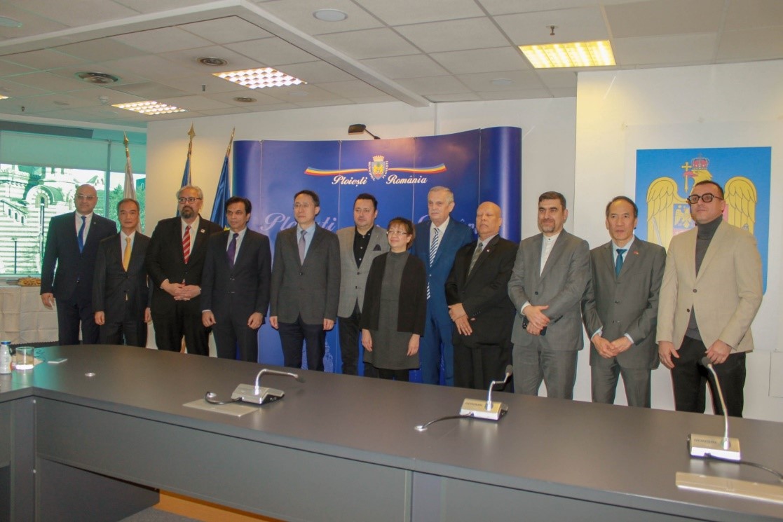 Ambasadorii țărilor din Asia de Sud-Est, în vizită la Ploiești Ambasadorii țărilor din Asia de Sud-Est, în vizită la Ploiești