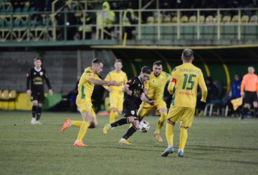 FC Petrolul, “om cu om” în eșecul de la Mioveni. Meciul pierdut de “lupi” nu a fost, neapărat, urmarea unui joc slab, așa cum s-a mai afirmat, exagerat. Adversara, deși ultima din ierarhie, s-a schimbat cu mult în bine, în mercato!