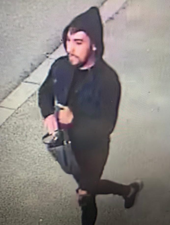 Căutat pentru tâlhărie pe stradă. Anunțați poliția dacă îl recunoașteți! Căutat pentru tâlhărie pe stradă. Anunțați poliția dacă îl recunoașteți!