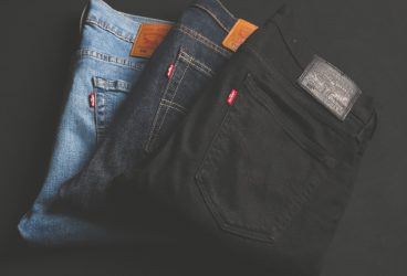 Motivul perfect pentru a purta blugi albastru deschis iarna