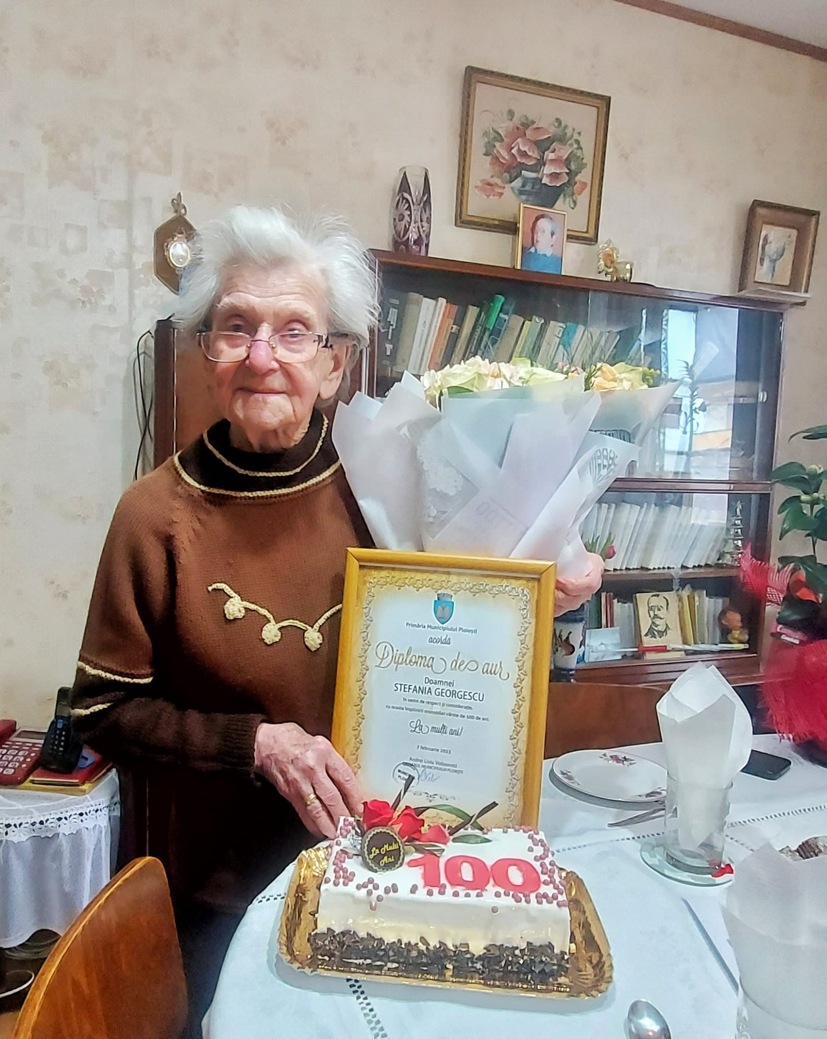 Cât de bine se menține ploieșteanca Ștefania Georgescu, sărbătorită la 100 de ani! Cât de bine se menține ploieșteanca Ștefania Georgescu, sărbătorită la 100 de ani!