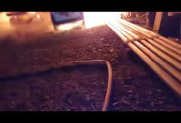 Un service auto din Vălenii de Munte, cu tot cu mașini înăuntru, a ars azi noapte (imagini)