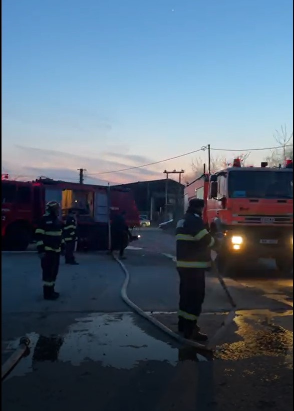 Incendiu la un depozit de deșeuri materiale din Albești-Paleologu Incendiu la un depozit de deșeuri materiale din Albești-Paleologu