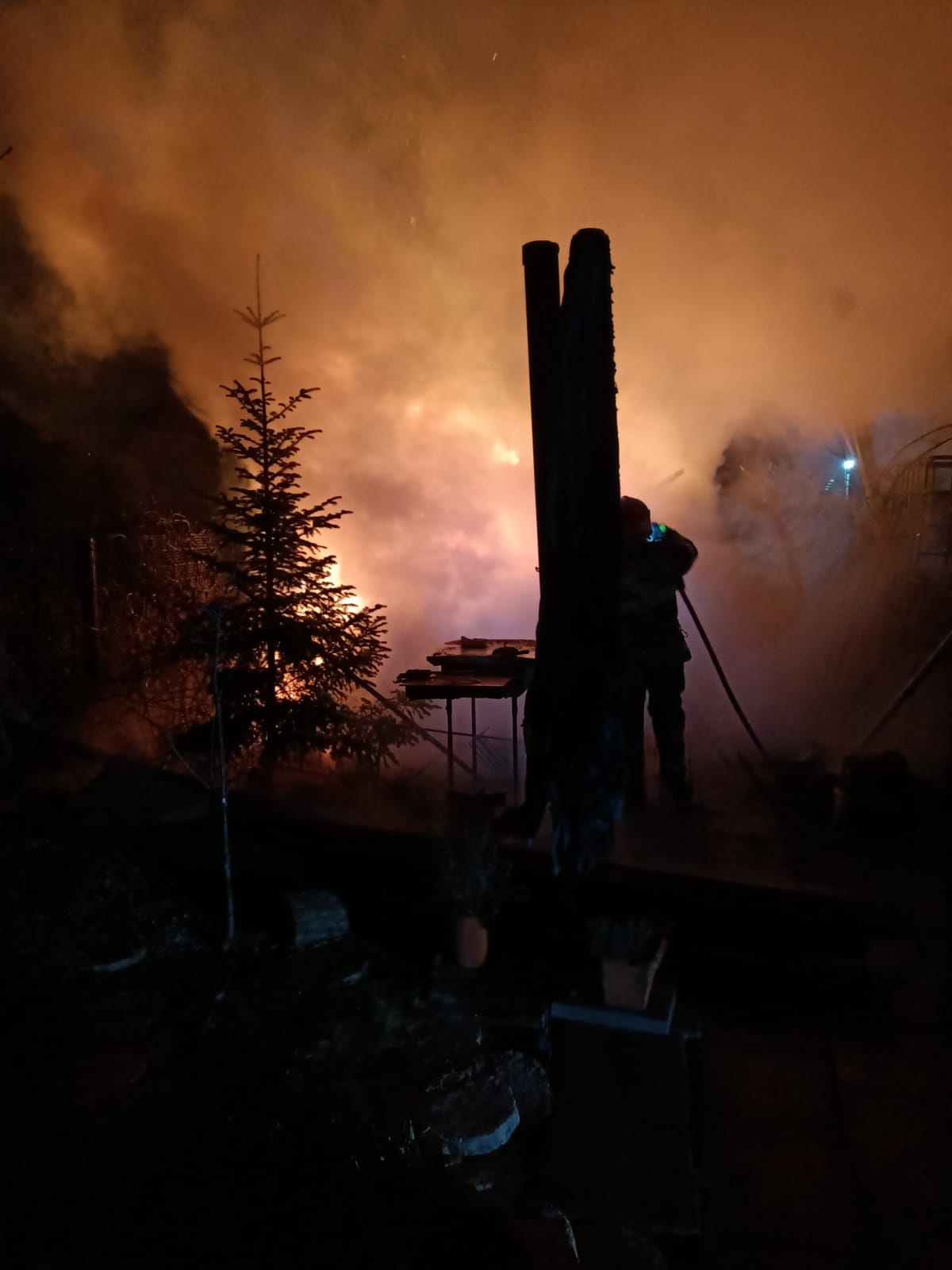 Azi-noapte, incendiu la Plopu