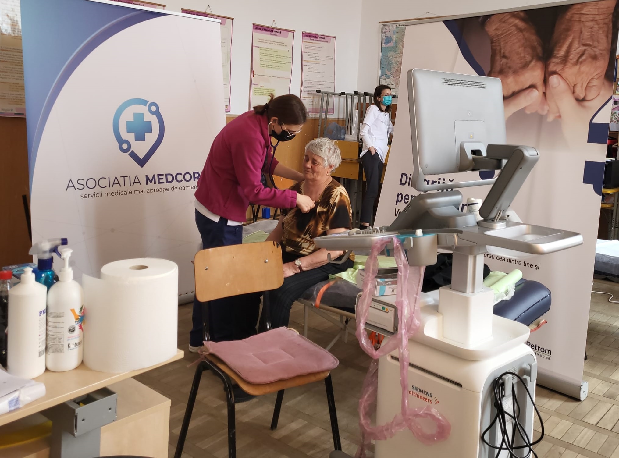 Investigaţii medicale gratuite pentru sute de prahoveni din mediul rural Investigaţii medicale gratuite pentru sute de prahoveni din mediul rural