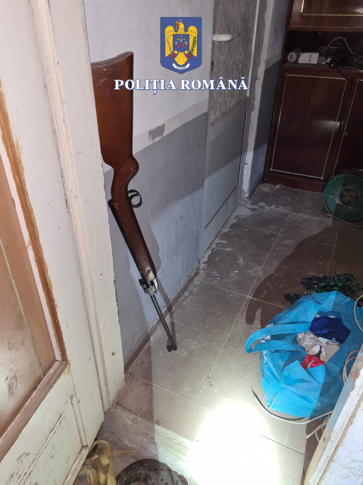 100 DE PERCHEZIȚII, ÎNTR-UN DOSAR DE NERESPECTAREA REGIMULUI ARMELOR ȘI AL MUNIȚIILOR ȘI CONTRABANDĂ CALIFICATĂ 100 DE PERCHEZIȚII, ÎNTR-UN DOSAR DE NERESPECTAREA REGIMULUI ARMELOR ȘI AL MUNIȚIILOR ȘI CONTRABANDĂ CALIFICATĂ