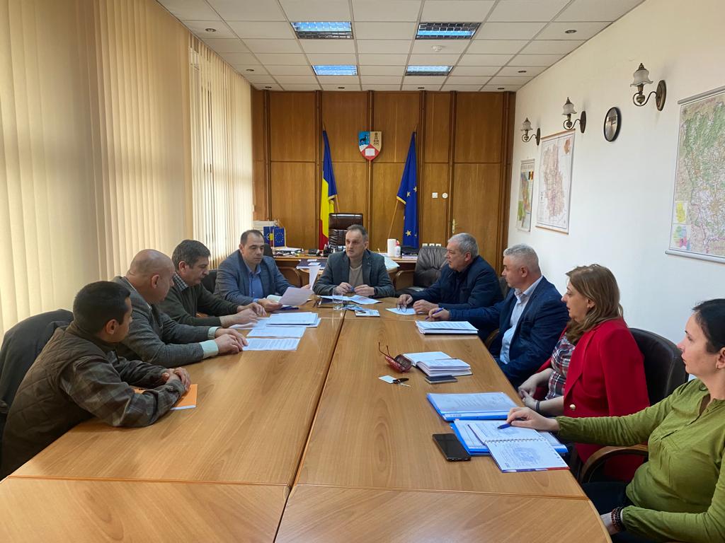 Discuţii pentru rezolvarea problemei urşilor care pătrund în gospodării, în zona localităţilor Ștefești, Bertea, Aluniș şi Vărbilău