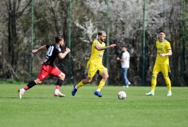 Speranțe pentru luni, contra “lanternei roșii”, în ceea ce privește debutul oficial al brazilianului Jefferson, la Petrolul. Îi va “călca pe urme”, posibil pe la mijlocul play-out-ului, ivorianul Diomande. Ex-internaționalul român Latovlevici – abia ieșit din viroza ce-a atacat aproape tot lotul “lupilor”