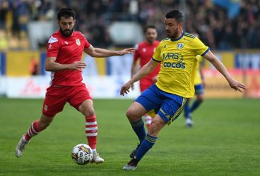 Partidă decisă într-un sfert de oră, încă din prima repriză! După ce a pierdut în fața “lanternei roșii” CS Mioveni 4 puncte din 6, în sezonul regular, FC Petrolul a mai echilibrat balanța în ceea ce a fost… “meciul procentelor”!