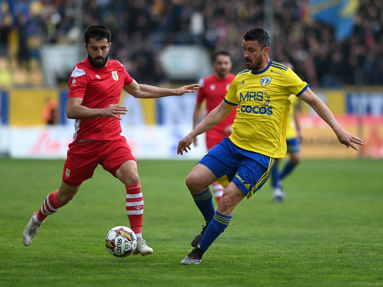 Partidă decisă într-un sfert de oră, încă din prima repriză! După ce a pierdut în fața “lanternei roșii” CS Mioveni 4 puncte din 6, în sezonul regular, FC Petrolul a mai echilibrat balanța în ceea ce a fost… “meciul procentelor”!