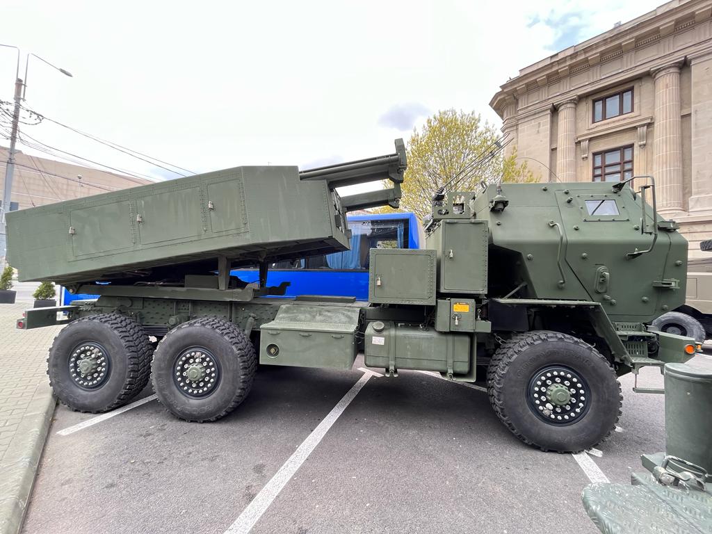 Celebrele HIMARS, expuse public la Ploiești, la Ziua Forțelor Terestre