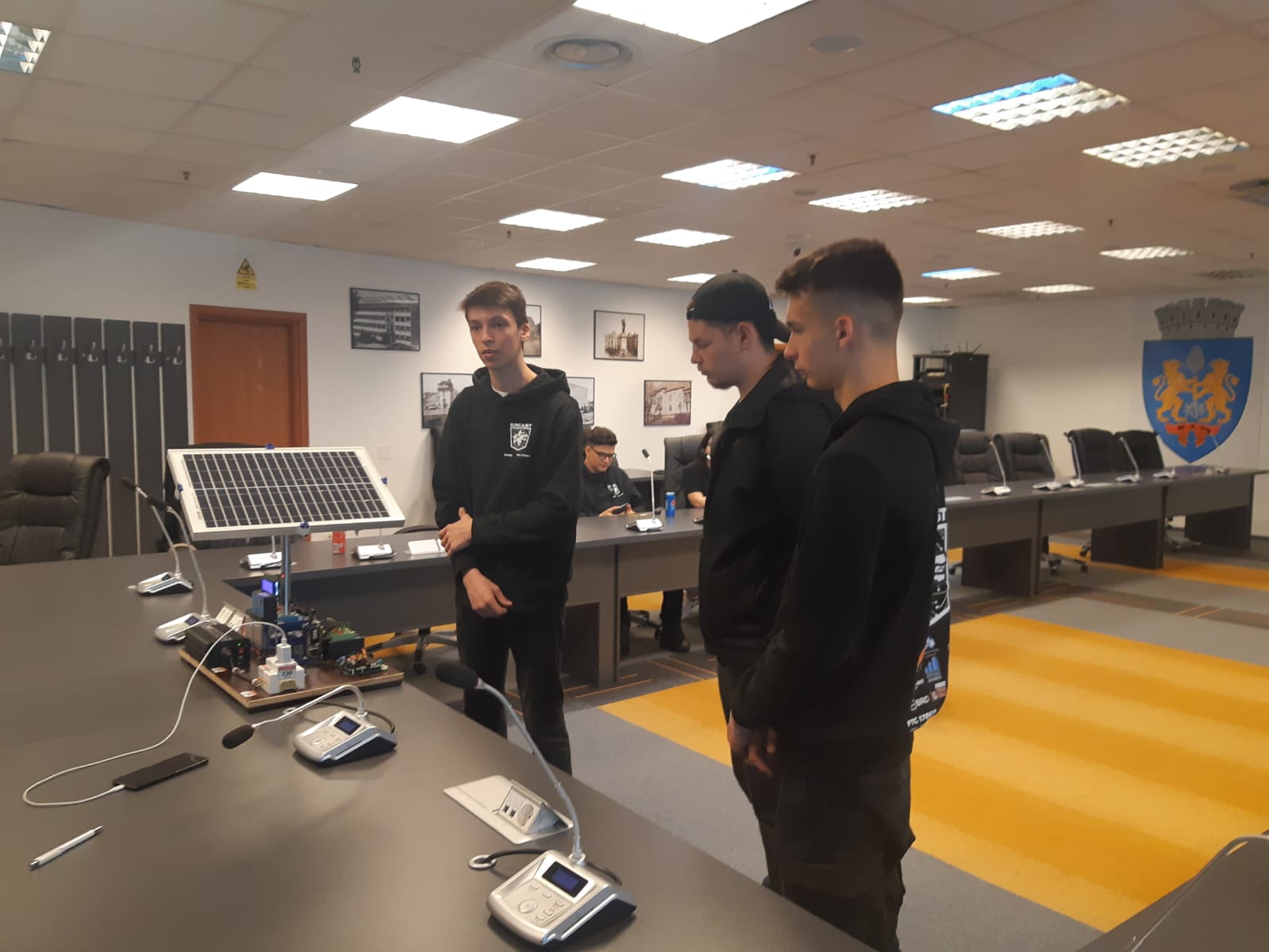 Echipa de robotică ERcast a Liceului Tehnologic Energetic “Elie Radu”, întâlnire cu primarul Volosevici Echipa de robotică ERcast a Liceului Tehnologic Energetic “Elie Radu”, întâlnire cu primarul Volosevici