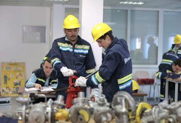 Elevii care învață meseria de instalator primesc burse de până la 1.050 lei lunar și ofertă de angajare