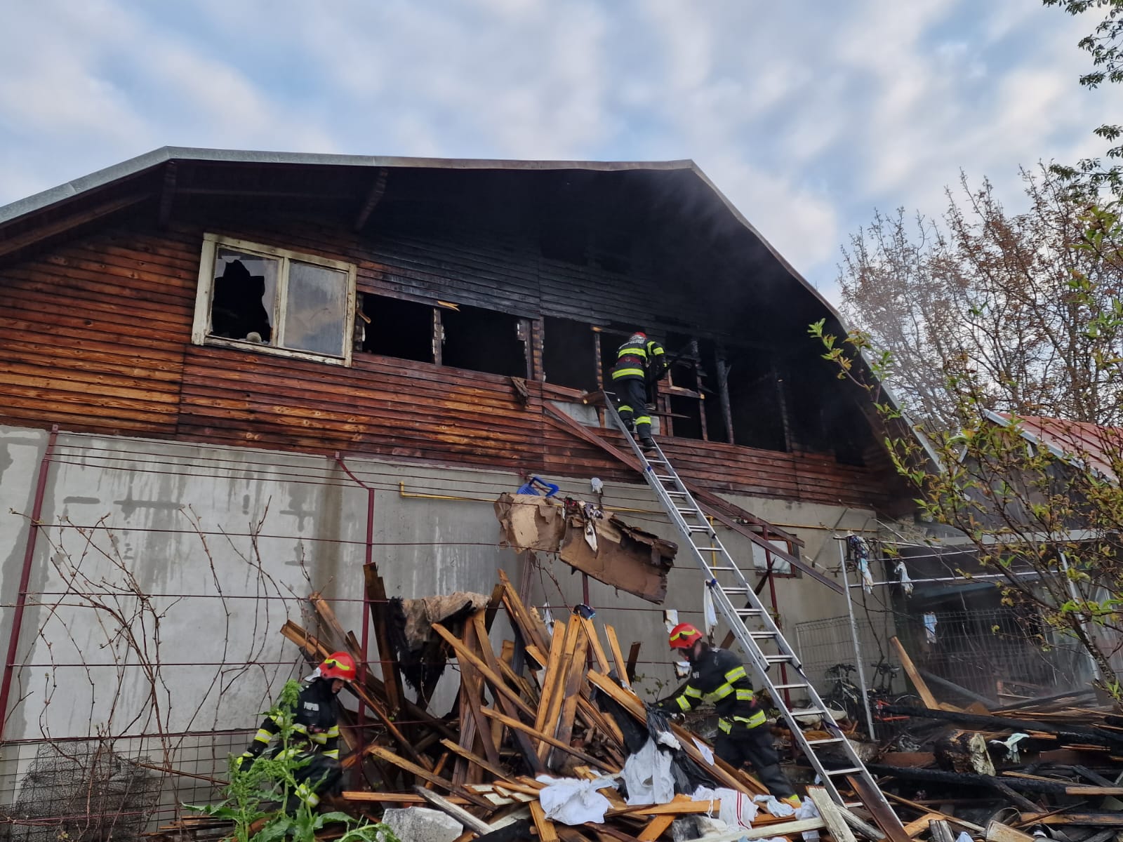 Incendiu la o casă din Cornu Incendiu la o casă din Cornu