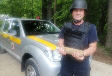 Un cetățean din Drăgănești a găsit 10 proiectile când își săpa grădina