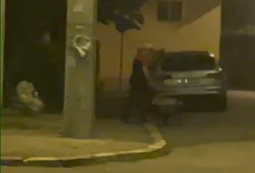 Bărbat filmat în timp ce arunca deşeuri pe domeniul public din Ploieşti. Intervenţie a Poliţiei Locale