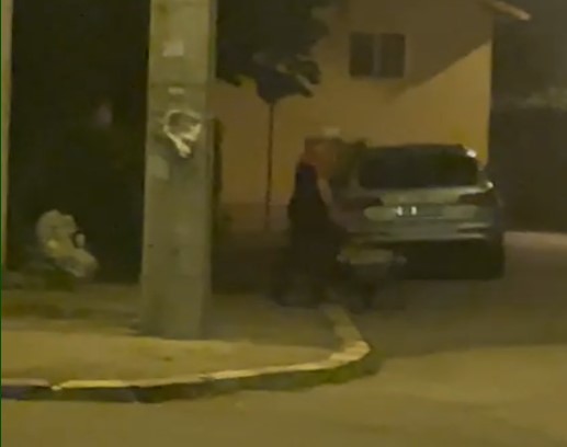 Bărbat filmat în timp ce arunca deşeuri pe domeniul public din Ploieşti. Intervenţie a Poliţiei Locale