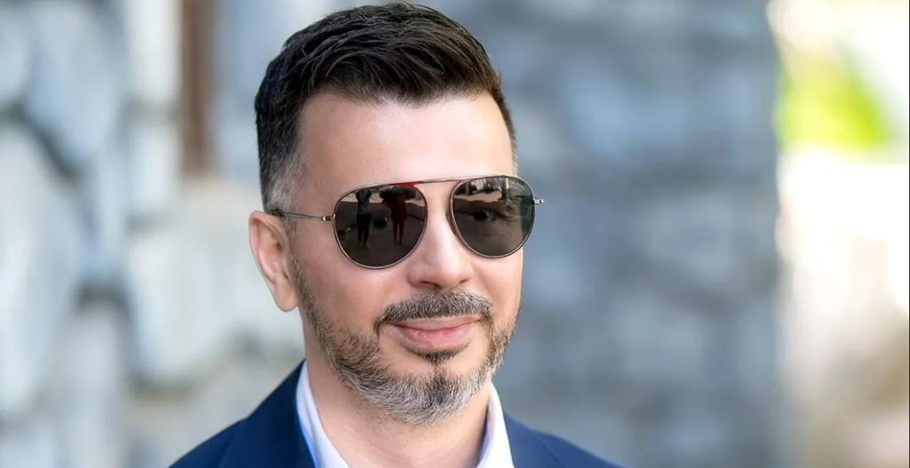 Simion Apreutese – cel mai căutat, dar și… căutător, investitor al momentului din fotbalul autohton! FC Petrolul nu putea scăpa ocazia de a-l invita să facă mare performanță la Ploiești! Simion Apreutese – cel mai căutat, dar și… căutător, investitor al momentului din fotbalul autohton! FC Petrolul nu putea scăpa ocazia de a-l invita să facă mare performanță la Ploiești!