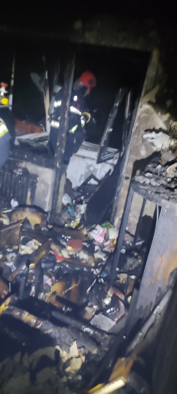 Incendiu la un apartament de pe strada Laurilor din Ploieşti Incendiu la un apartament de pe strada Laurilor din Ploieşti
