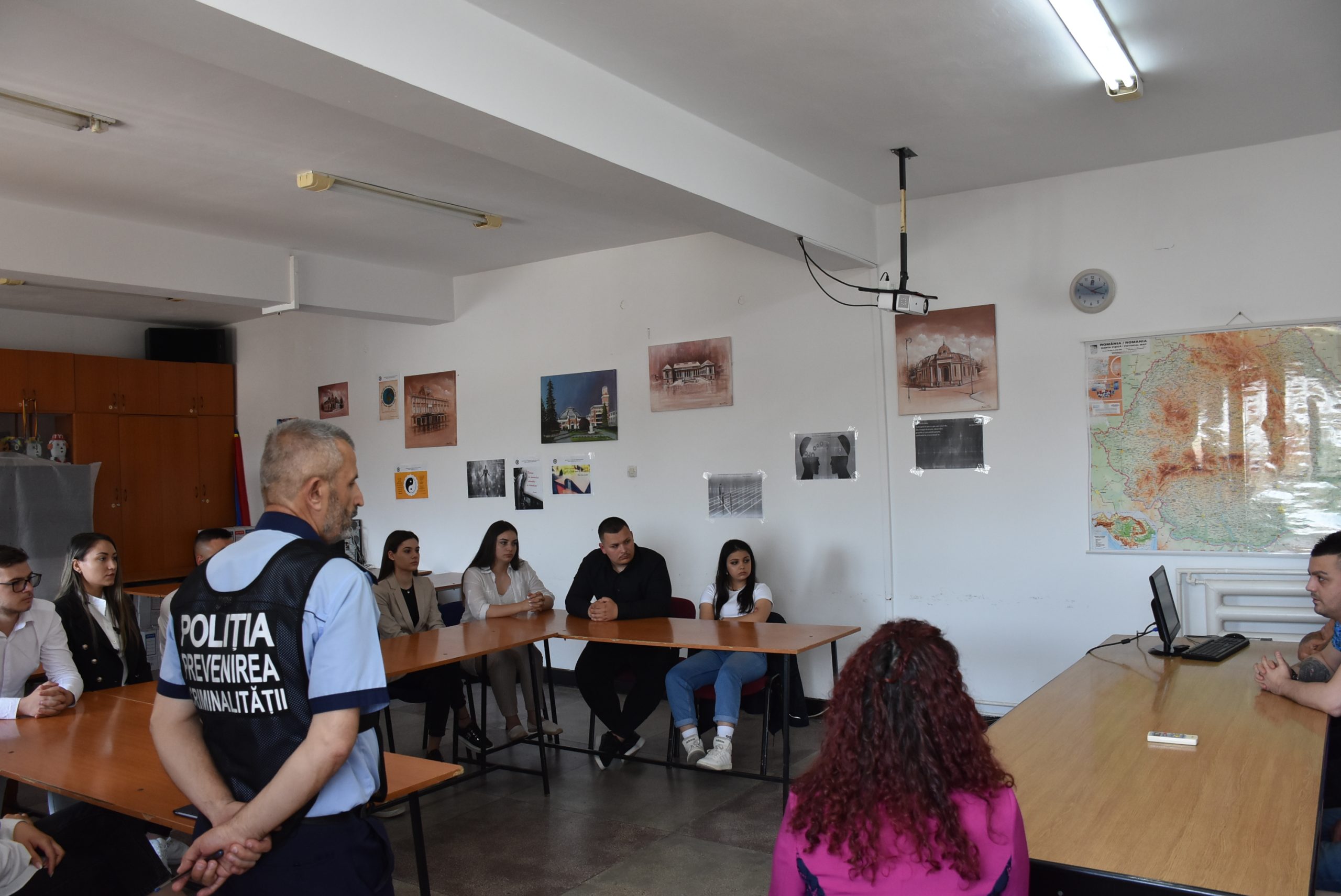 “Dincolo de aparenţe”, eveniment la Penitenciarul Ploieşti “Dincolo de aparenţe”, eveniment la Penitenciarul Ploieşti