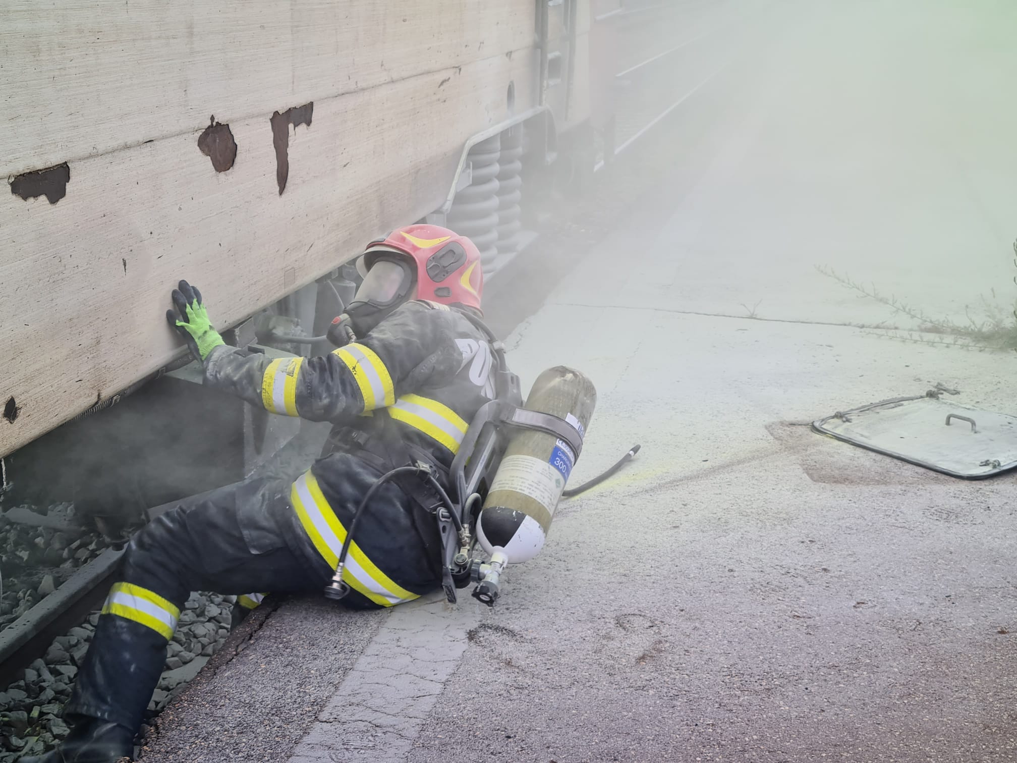 Locomotiva unui tren de călători a luat foc pe ruta Ploiești București Locomotiva unui tren de călători a luat foc pe ruta Ploiești București