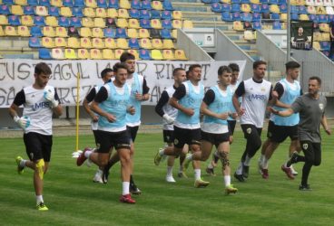 Preparatorul fizic spaniol Carlos Menendez și underul Zoran Mitrov – singurele noutăți de la reunirea Petrolului pentru sezonul 2023-2024. Asta dacă nu cumva sunt considerați tot așa și cei nouă jucători reveniți după împrumuturi la alte echipe!