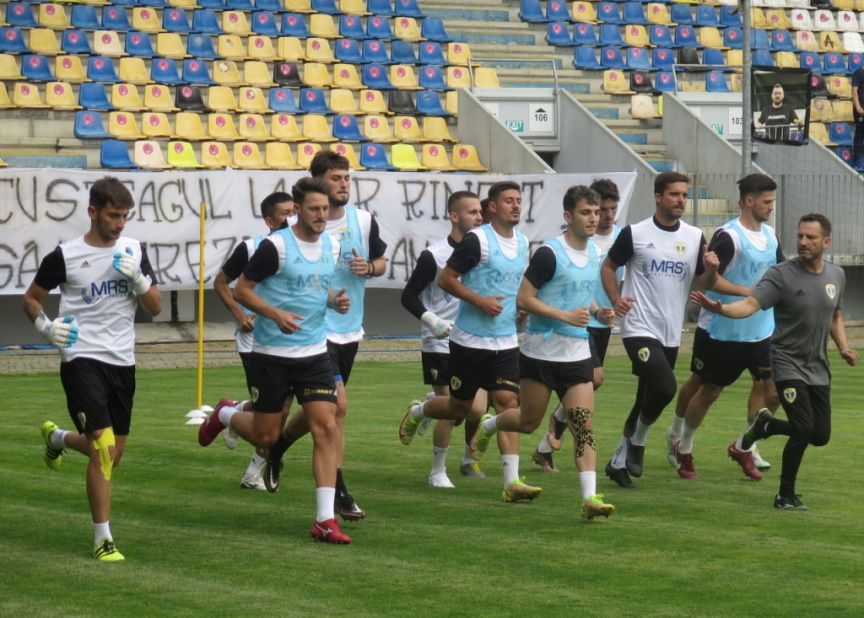 Preparatorul fizic spaniol Carlos Menendez și underul Zoran Mitrov – singurele noutăți de la reunirea Petrolului pentru sezonul 2023-2024. Asta dacă nu cumva sunt considerați tot așa și cei nouă jucători reveniți după împrumuturi la alte echipe!