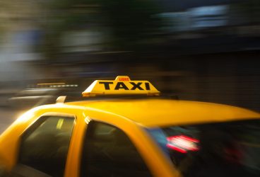 Protest al taximetriştilor, marţi, în centrul Ploieştiului. Restricţii de trafic