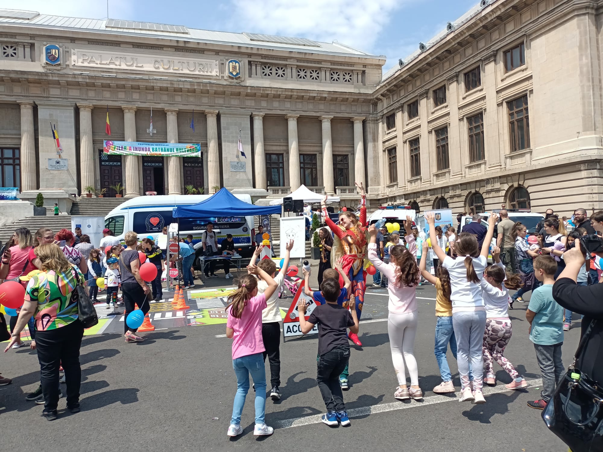 “Împreună pentru siguranţa copiilor”. Eveniment plin de distracție, pe Esplanada Palatului Culturii – Galerie foto