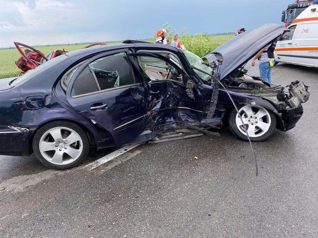 Accident cu cinci victime, printre care şi un copil de 5 ani, produs la Loloiasca Accident cu cinci victime, printre care şi un copil de 5 ani, produs la Loloiasca