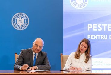 Dotări noi pentru 47 de unităţi de învăţământ din Ploieşti. Contractul a fost semnat