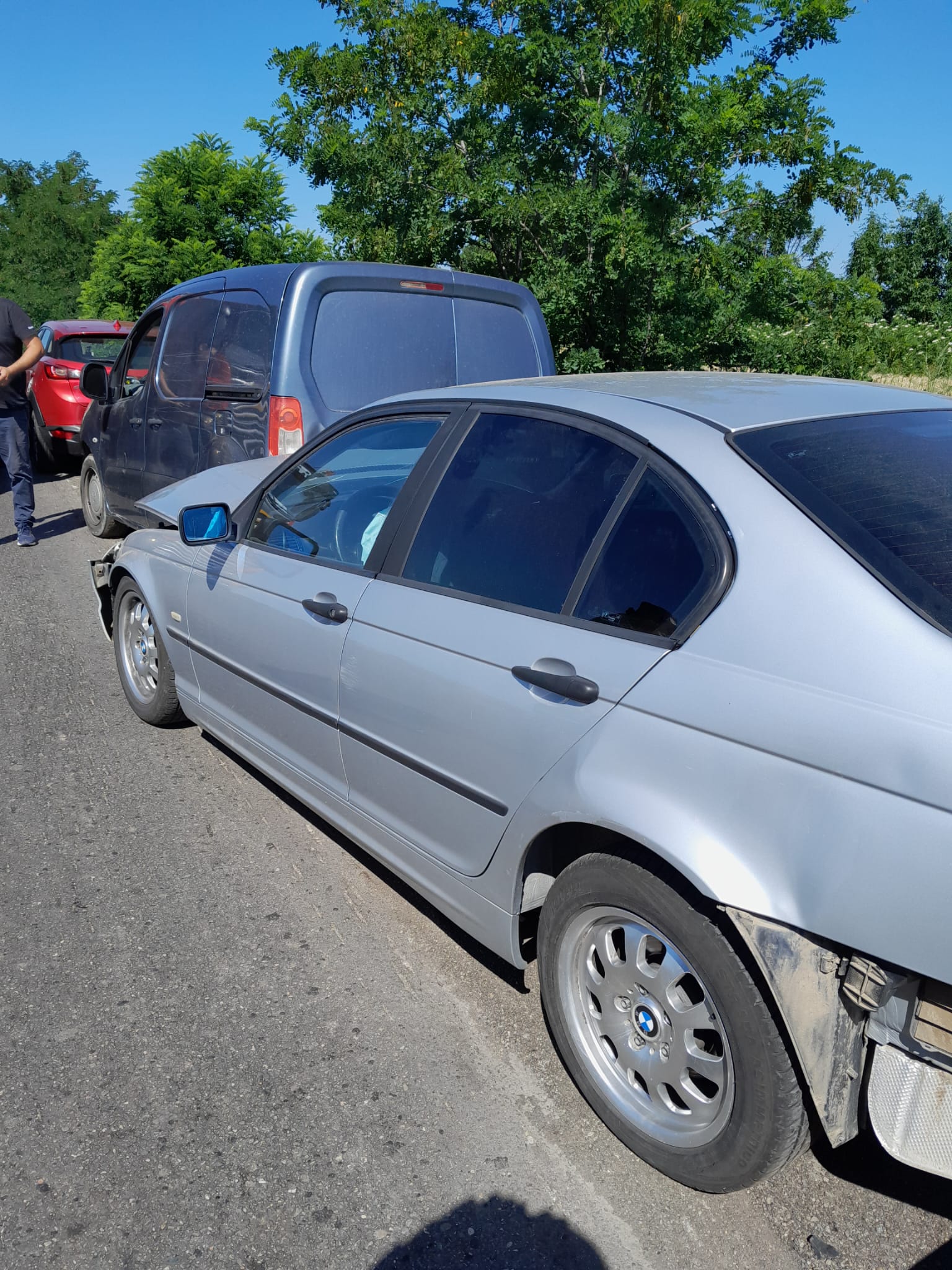 Imagini: 4 autoturisme implicate în accident, la Loloiasca – Tomșani Imagini: 4 autoturisme implicate în accident, la Loloiasca – Tomșani