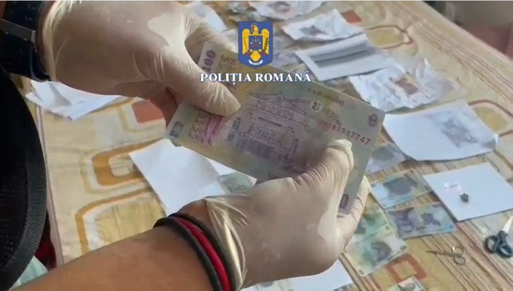 Atenţie! Bancnote false de 100 şi 50 de lei. Intervenţie a Poliţiei Atenţie! Bancnote false de 100 şi 50 de lei. Intervenţie a Poliţiei