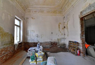 O clădire emblematică a Ploieştiului, pe cale să-şi recapete strălucirea – galerie foto