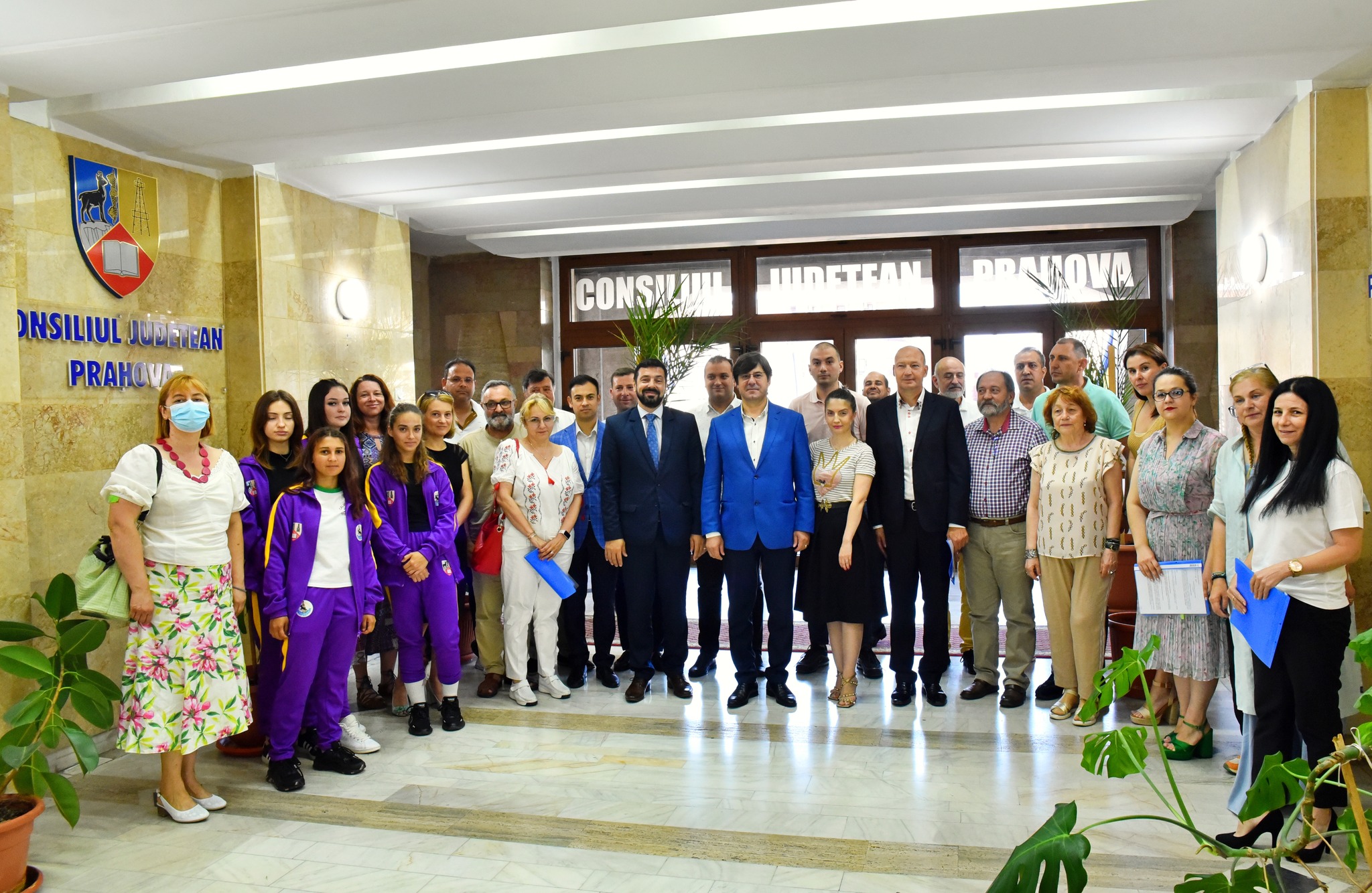 Vești bune pentru fotbalistele de la Prahova Ploiești și fotbaliștii de la FC Petrolul! S-a bătut palma și vin banii de “la județ”, dar nu numai pentru ei!