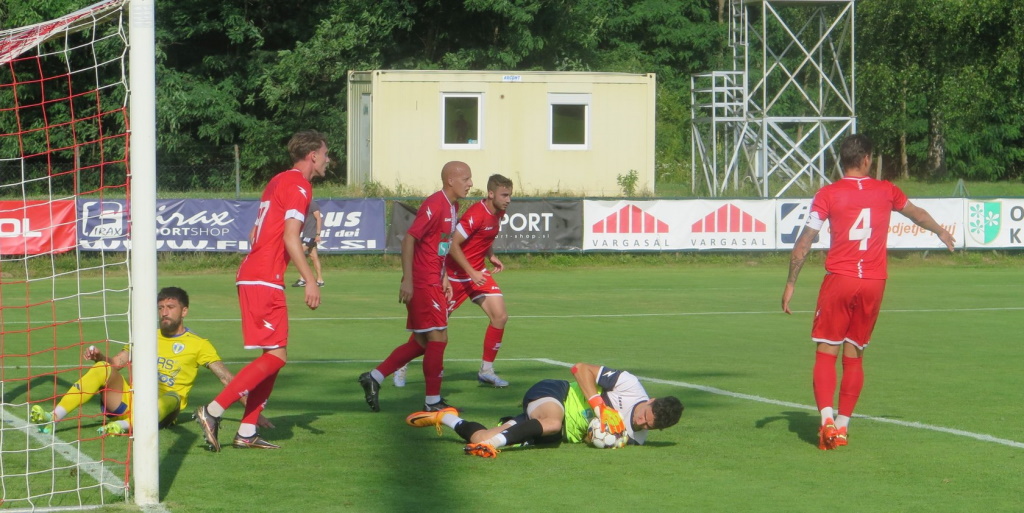 Bilanțul meciurilor-test ale Petrolului, în Slovenia: o remiză albă și două eșecuri, precum și numai o “dublă” a lui Budescu! În Austria vine și (mai) greul: partide amicale contra echipelor Panathinaikos Atena și NK Osijek Bilanțul meciurilor-test ale Petrolului, în Slovenia: o remiză albă și două eșecuri, precum și numai o “dublă” a lui Budescu! În Austria vine și (mai) greul: partide amicale contra echipelor Panathinaikos Atena și NK Osijek